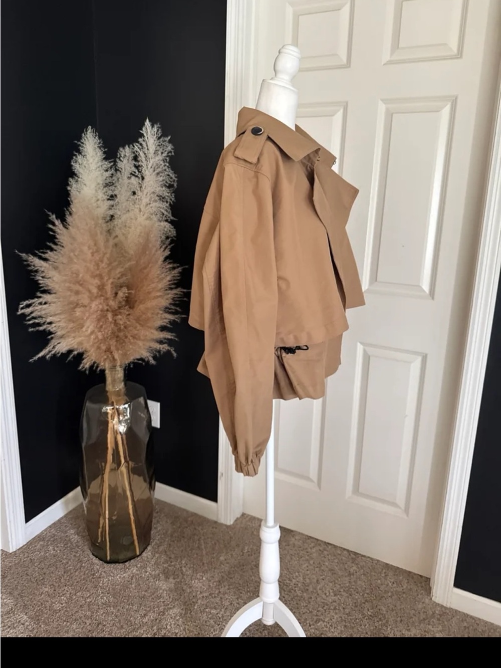 UNIVERSAL STANDARD 
Leonard Water Repellent Crop Trench Jacket
Size Large or 1X - Picture 8 of 12